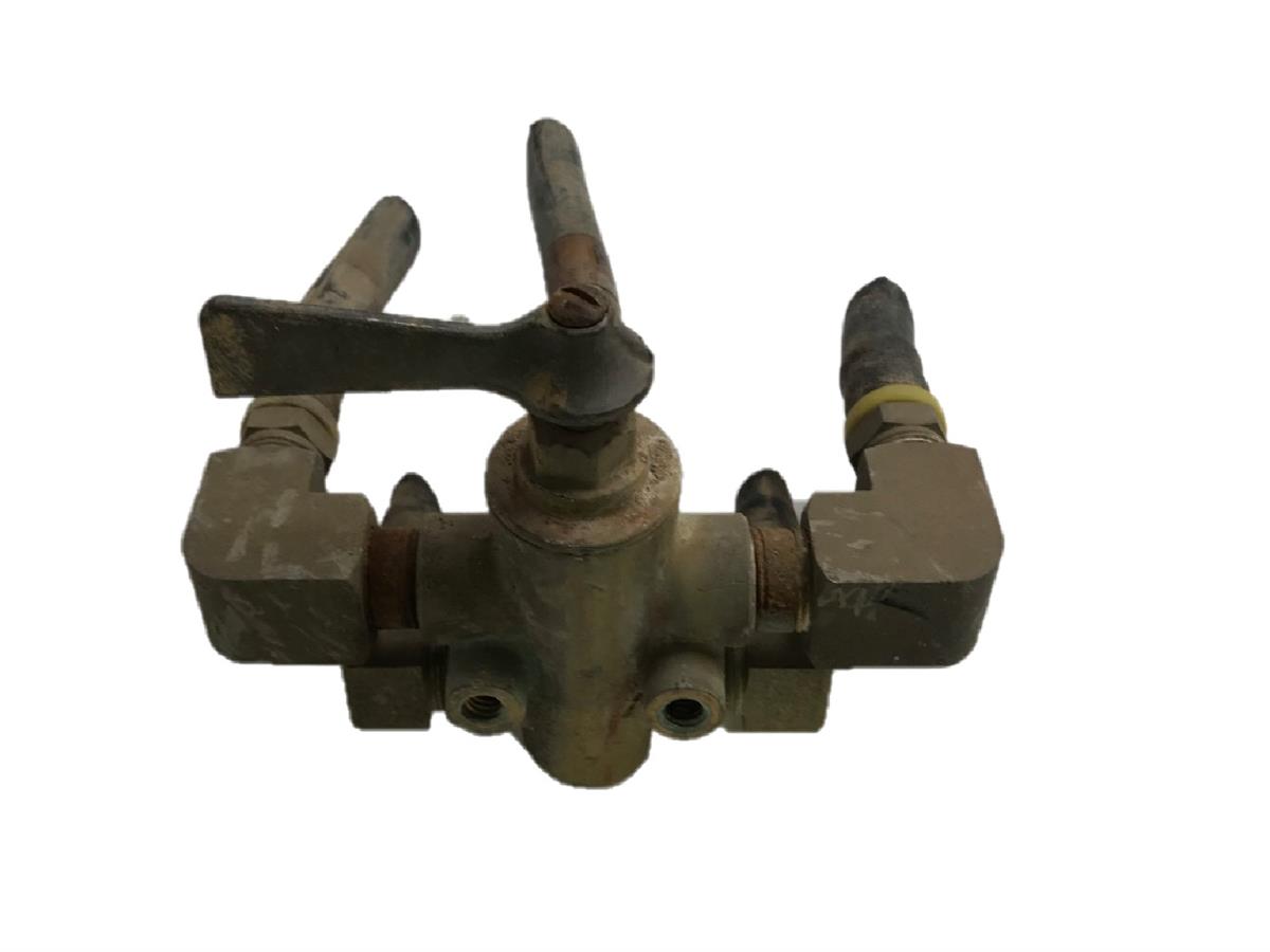 5T-778 | 5T-778 Fuel Tank Diverter Selector Valve (1).JPG