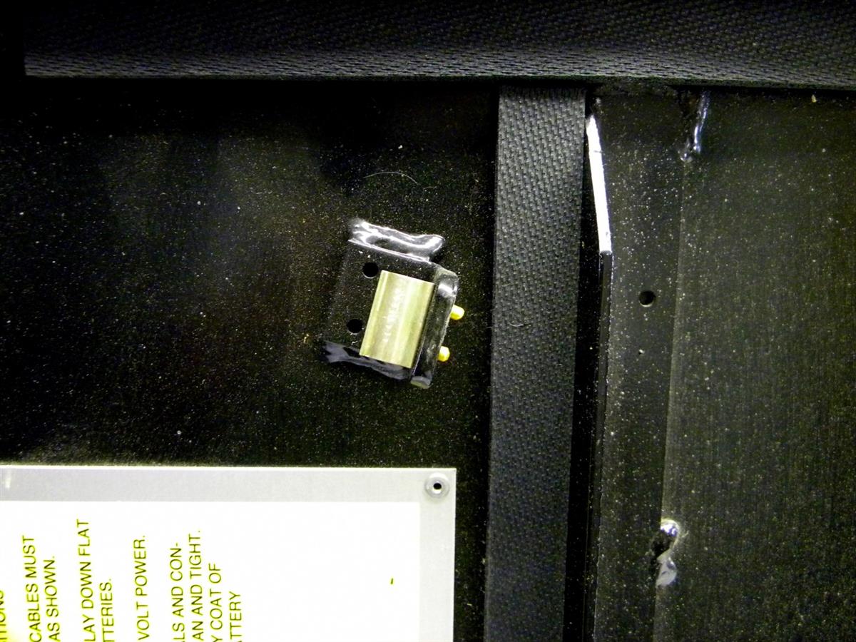 9M-820 | 6160-01-130-8045 Battery Box Cover for M939 M939A1 and M939A2 Series 5 Ton NOS (5).JPG