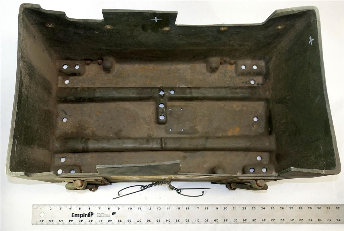 M35-687 | 6160-01-378-0683 M35 Battery Box (2) (Large).JPG