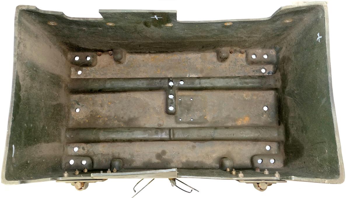 M35-687 | 6160-01-378-0683 M35 Battery Box (7) (Large).JPG