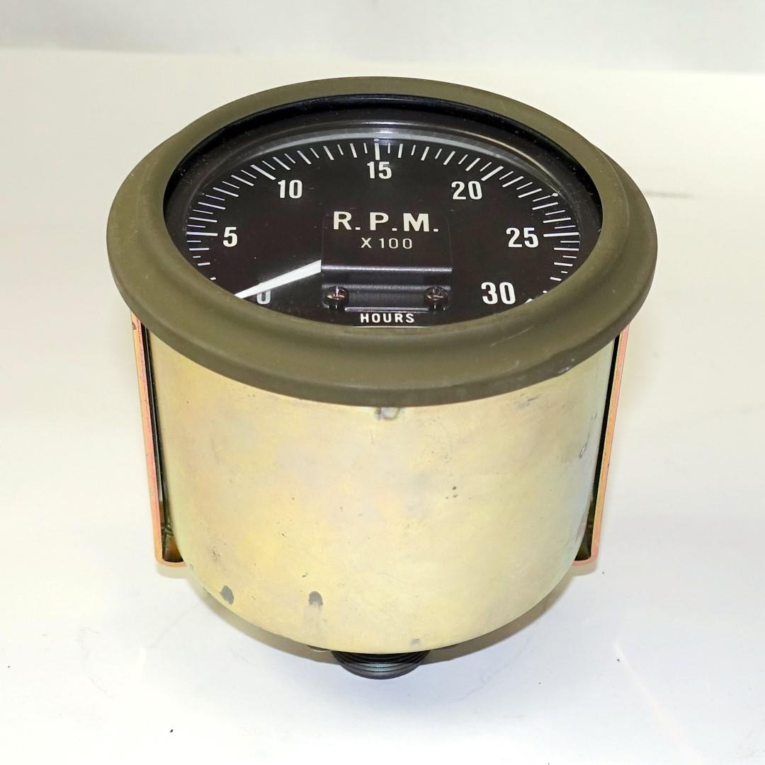 MA3-698 | 6680-01-415-4025 Electronic Tachometer with Hour Meter for M35A3 Series NOS (1).JPG