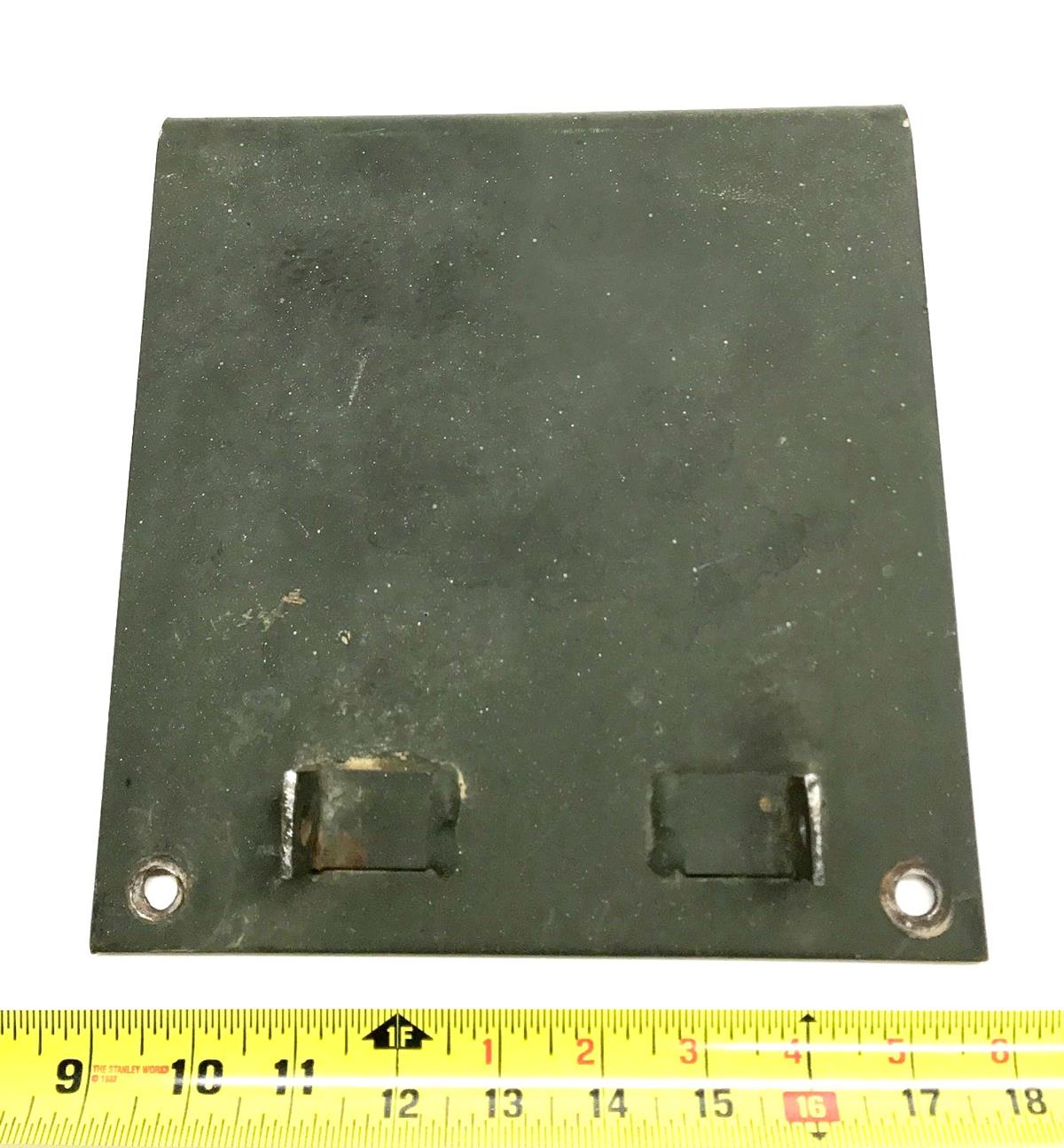 9M-1040 | 9M-1040 Radiator Top Mounting Bracket M939A2 (3)(USED).jpg