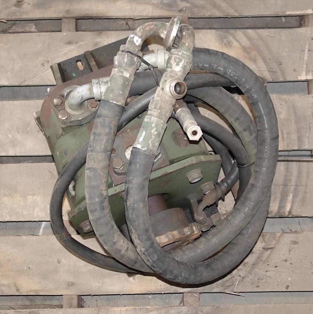 9M-825 | 9M-825  M936 Wrecker Dynex Rear Drag Winch Hydraulic Motor (Used) (10).JPG