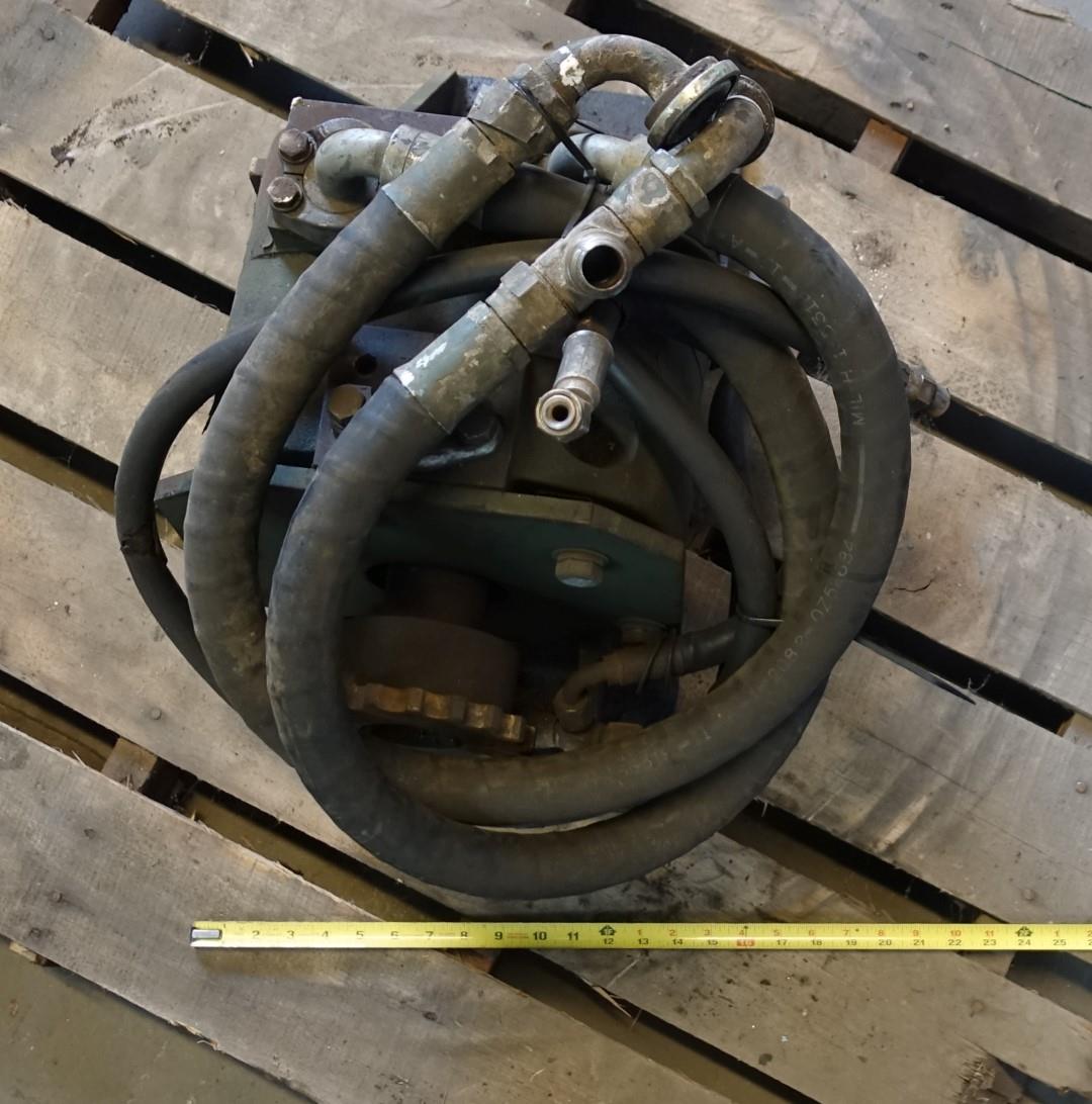 9M-825 | 9M-825  M936 Wrecker Dynex Rear Drag Winch Hydraulic Motor (Used) (12).JPG