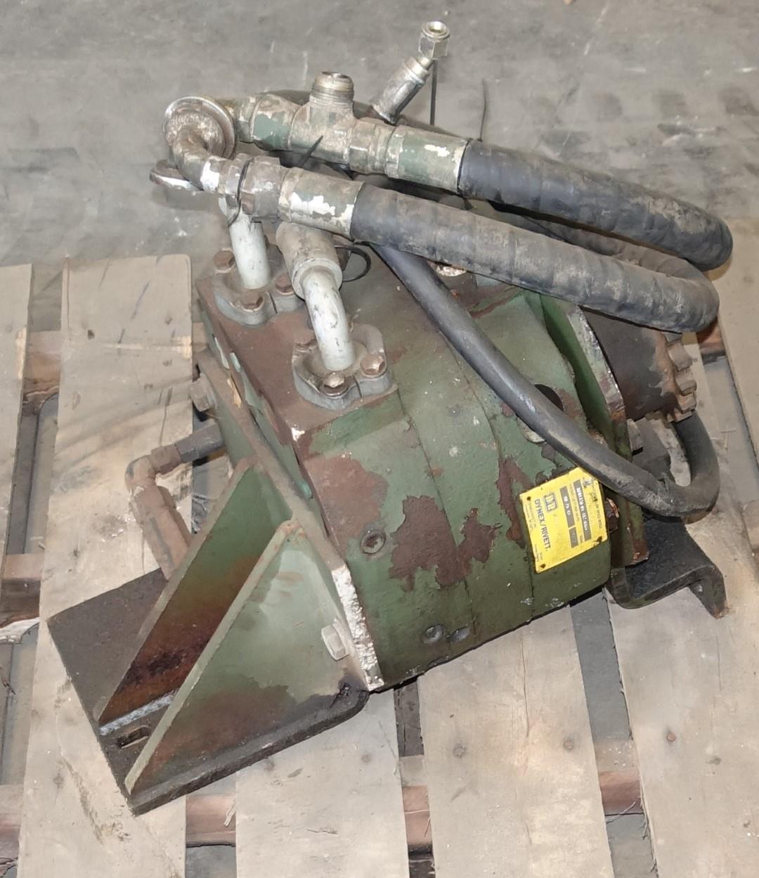 9M-825 | 9M-825  M936 Wrecker Dynex Rear Drag Winch Hydraulic Motor (Used) (6).JPG