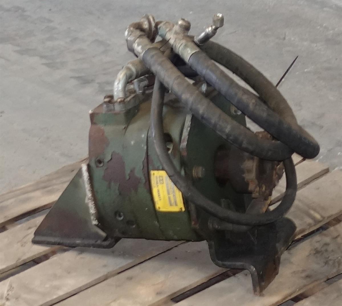 9M-825 | 9M-825  M936 Wrecker Dynex Rear Drag Winch Hydraulic Motor (Used) (7).JPG