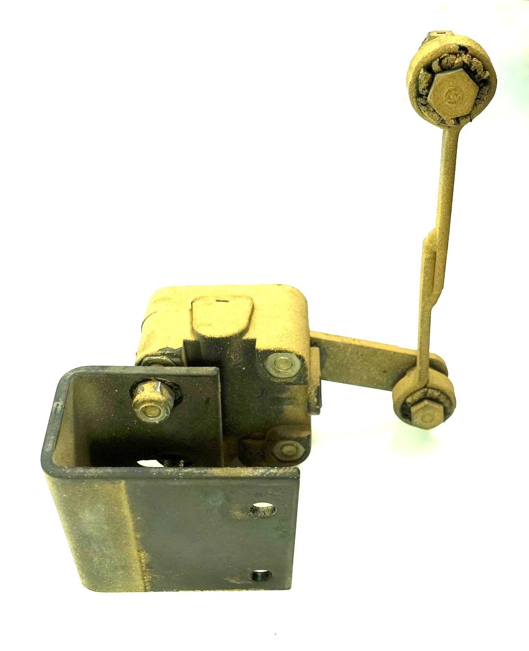 FM-300 | FM-300 LMTV - FMTV Load Sensing Valve (5) (Large).JPG