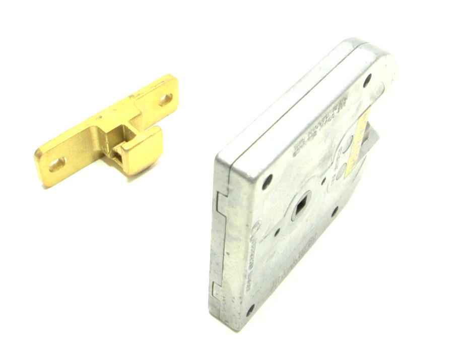 FM-513 | FM-513  Door Latch FMTV (37).JPG