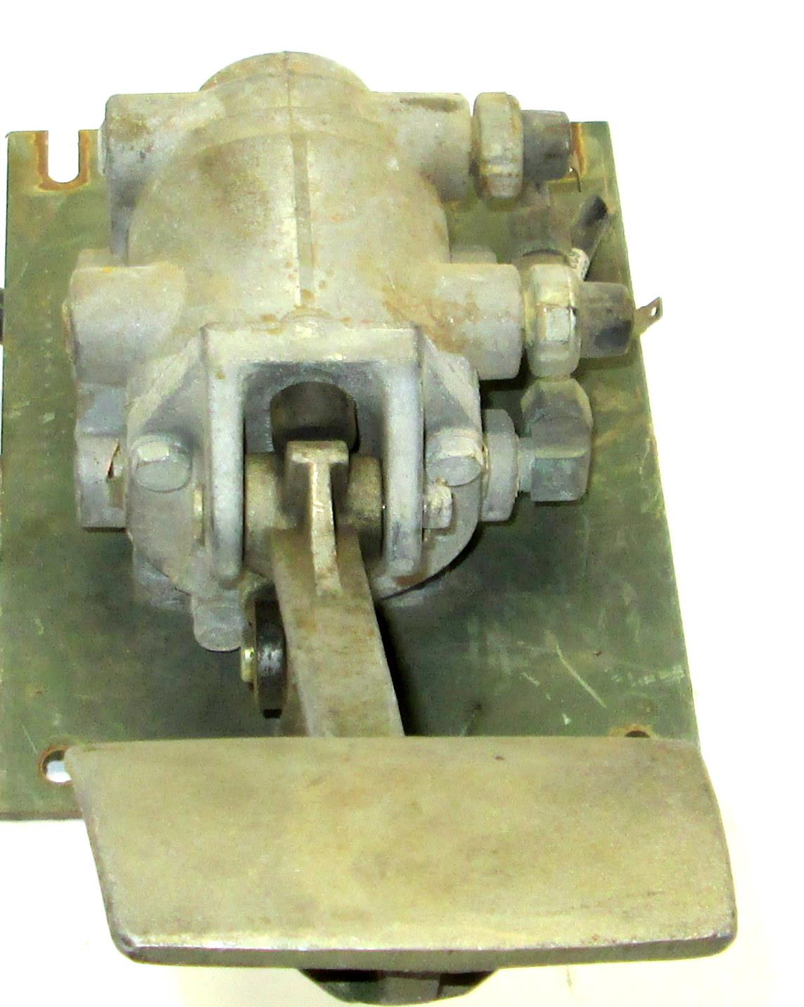 HEM-338 | HEM-338 Treadle Valve Assembly with Brake Pedal HEMTT M978 M983 M984 M984A1 (10).JPG