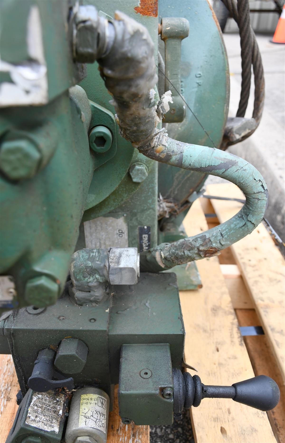 HEM-358 | HEM-358 Winch Assembly Oshkosh MTVR  (10).JPG