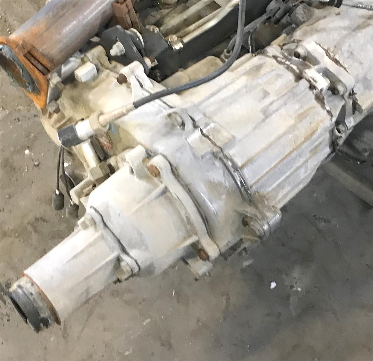 HM-1242 | HM-1242  Transfer Case Assembly, New Venture Gear Model NP 242 AMG NP242 HMMWV (4).JPG