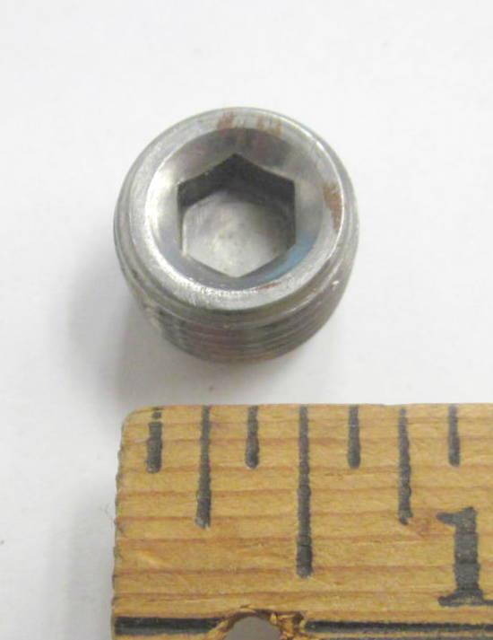 HM-1900 | HM-1900 Magnetic Oil Plug GM Diesel Engine (4).JPG
