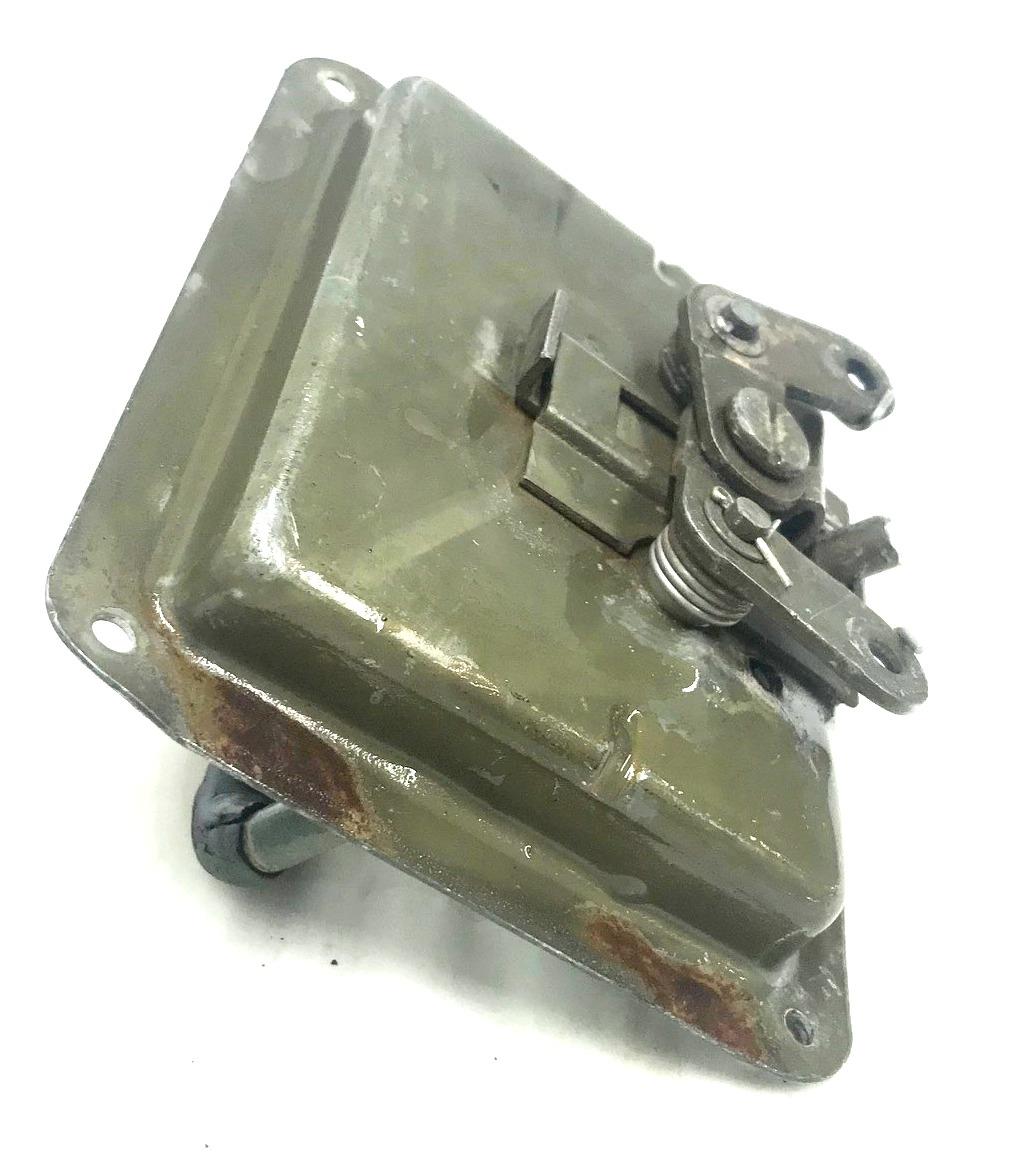 HM-347 | HM-347  Rear Deck Lid Latch HMMWV USED (8).jpg