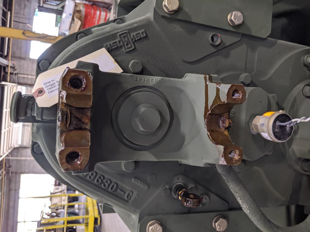 HET-129 | M1070 Transfer Case (4).jpg