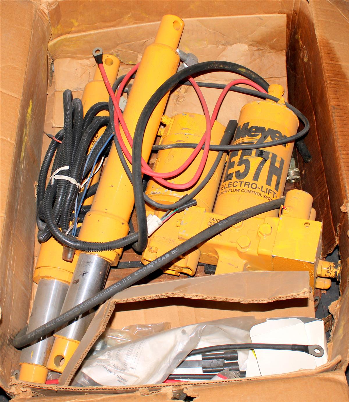 SNOW-083 | SNOW-083 Meyer E57H PA 12 Volt 2 x 12 Ram Electro Lift Hydraulic Pump Kit  ( (4).JPG