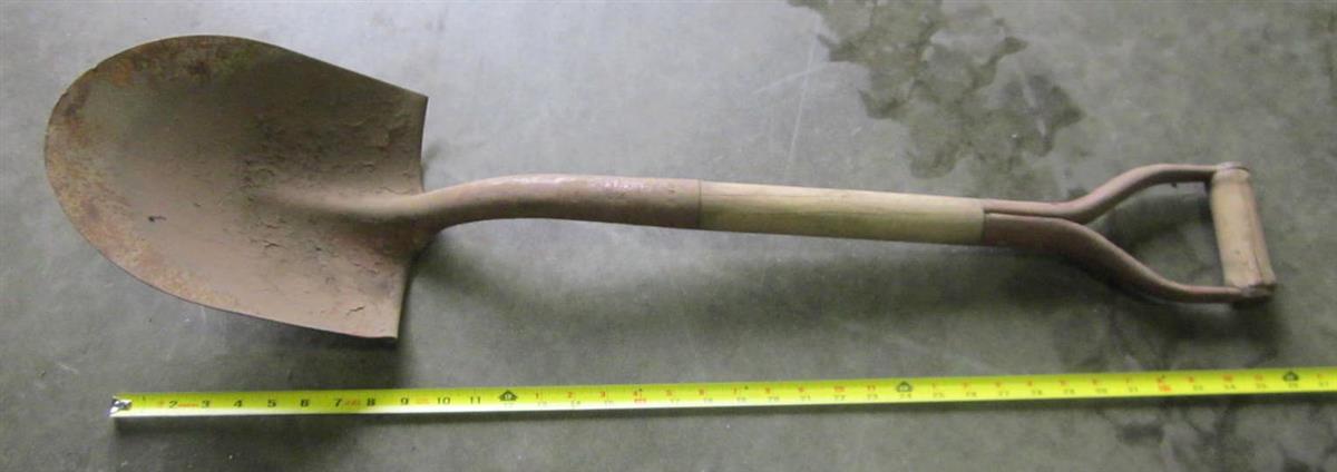 SP-2939 | SP-2939 18 Inch Wood D-Handle Digging Shovel (3).JPG