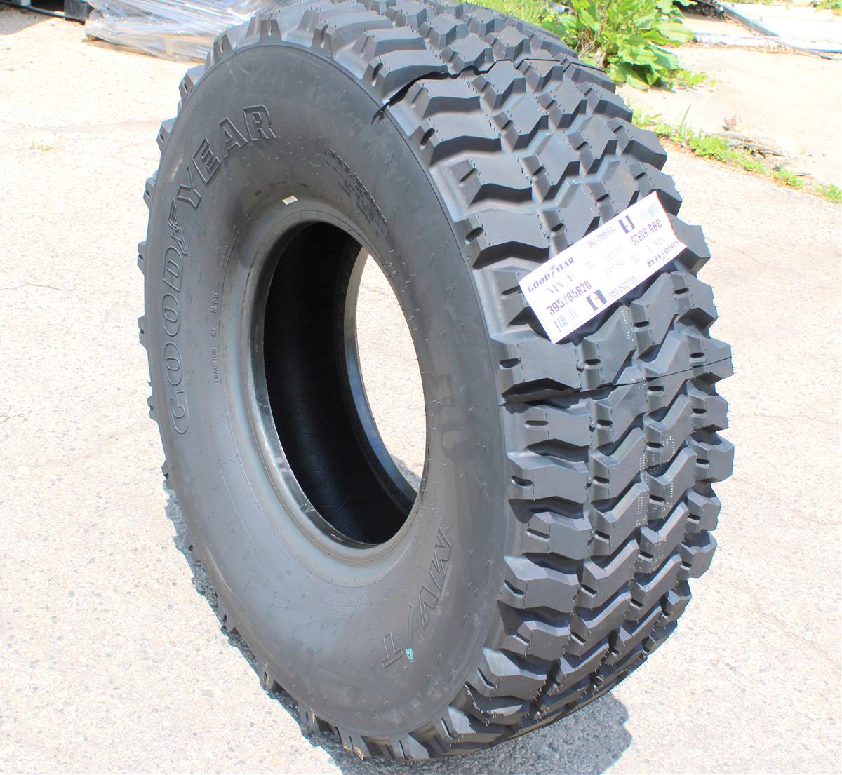 TI-124 | TI-124 Goodyear MVT MVT 39585R20 Radial Tire 100% Tread  (8).JPG