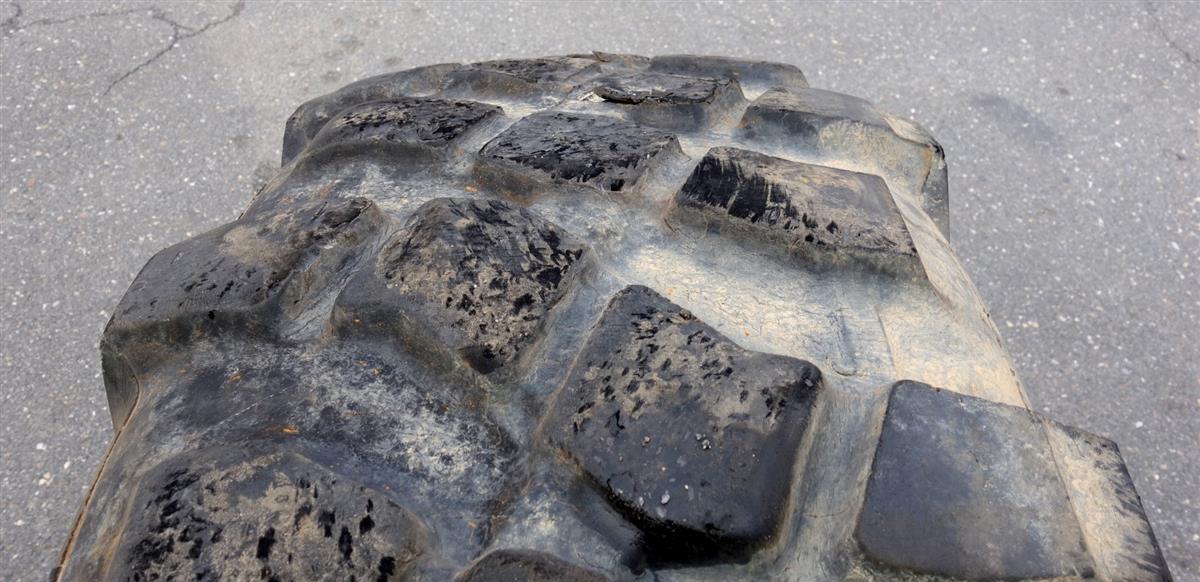 TI-140 | TI-140  Michelin XML 39585R20 Tire (Lot Sale) (USED) (4).JPG