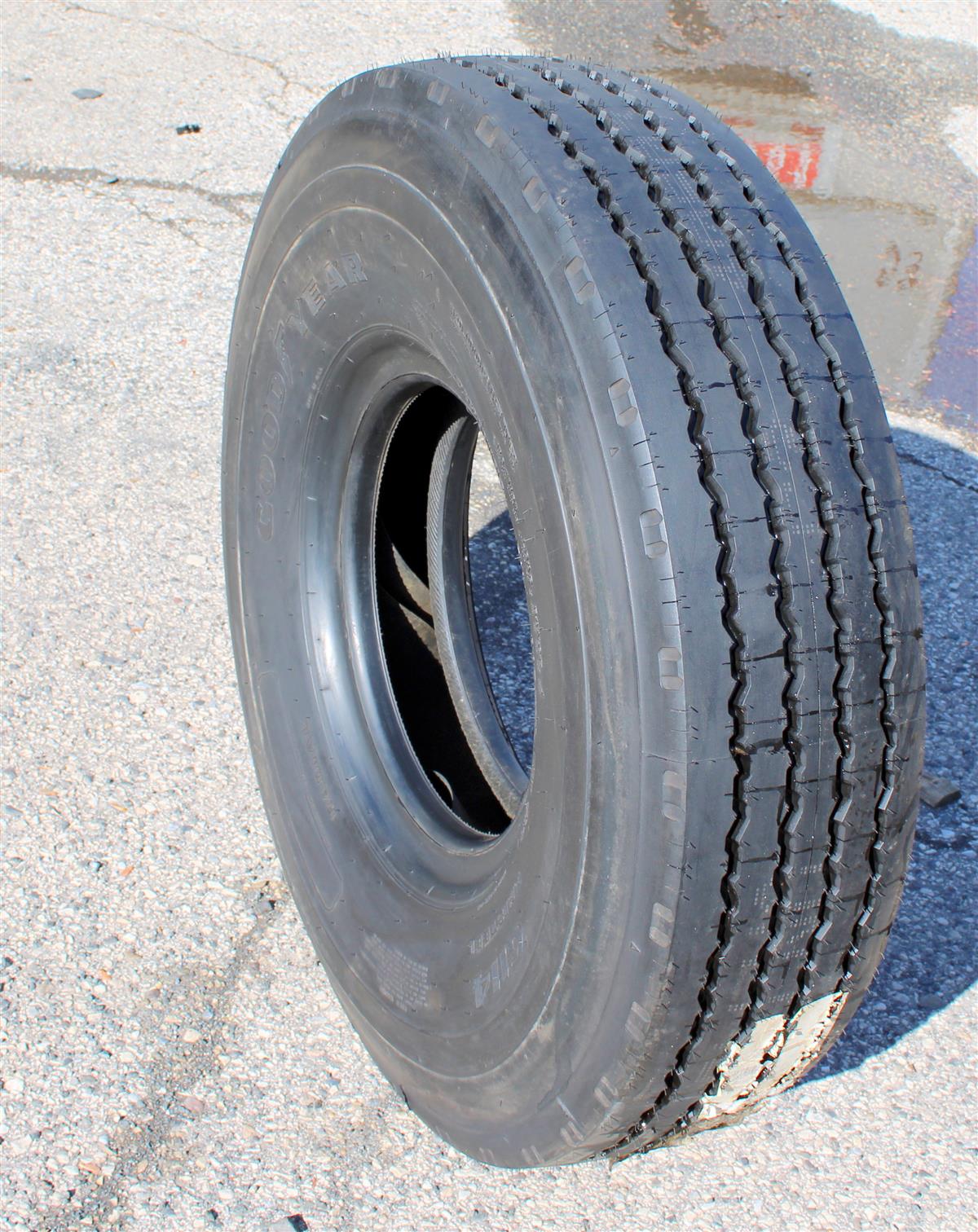 TI-1845 | TI-1845 Goodyear G114 10Rx15 100% Tread Tire (11).JPG