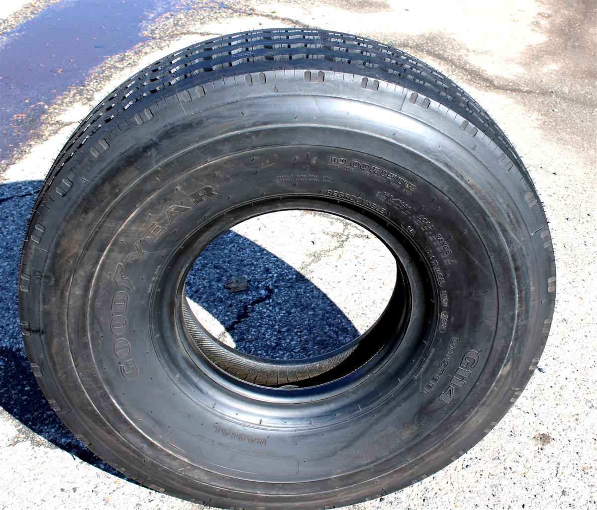 TI-1845 | TI-1845 Goodyear G114 10Rx15 100% Tread Tire (14).JPG