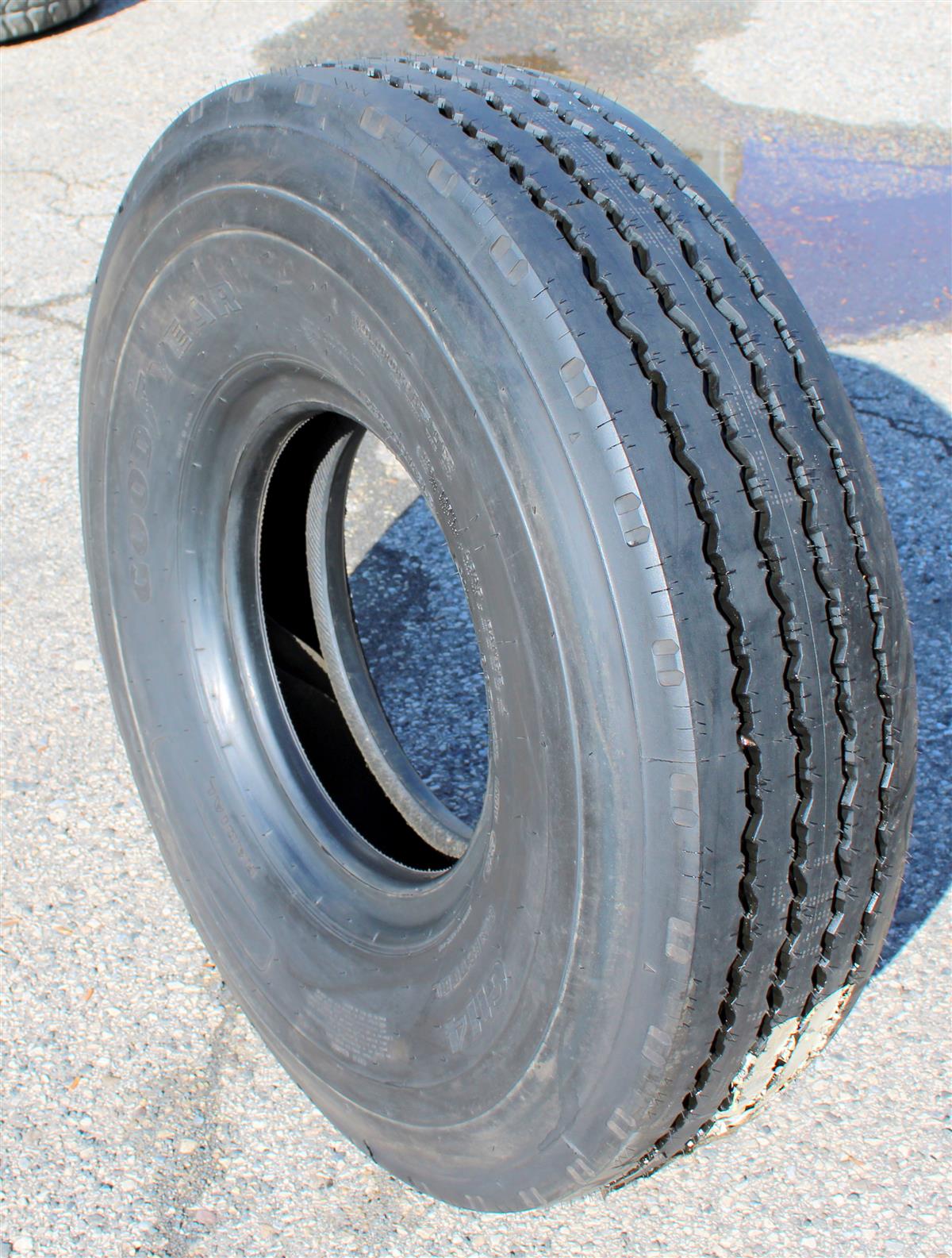 TI-1845 | TI-1845 Goodyear G114 10Rx15 100% Tread Tire (5).JPG