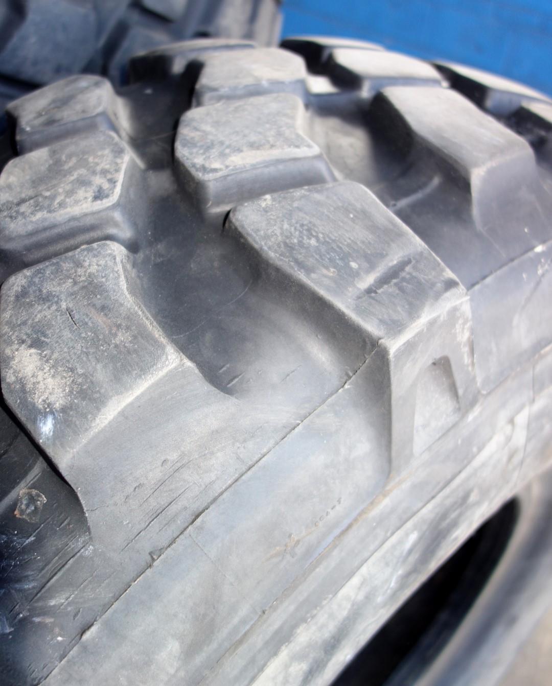 TI-200 | TI-200  Michelin XML 39585R20 Tire with Bead Lock (Lot Sale of 6) (USED) (4).JPG