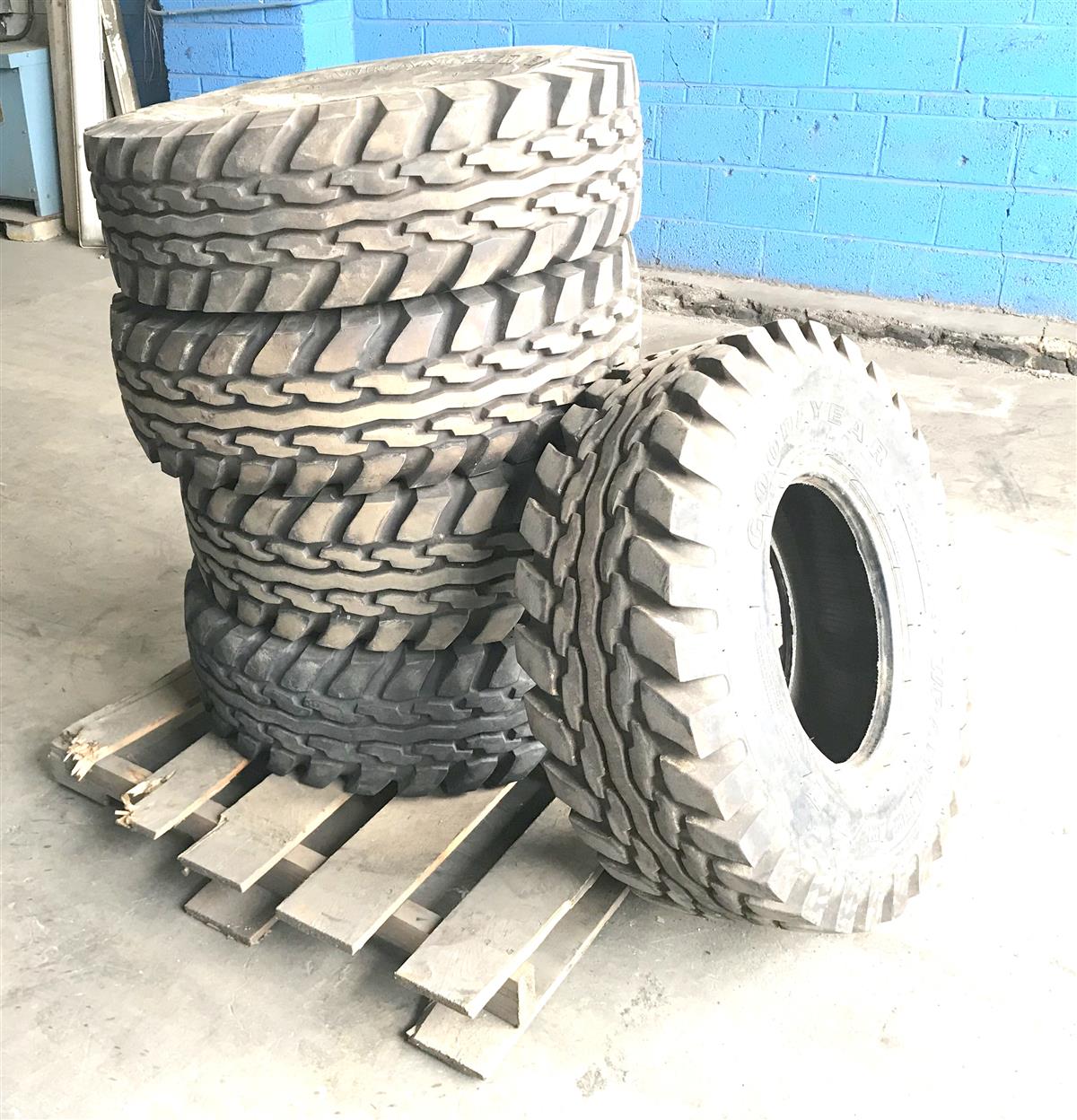 TI-379 | TI-379  Goodyear Wrangler RT II 16.5 36x12.5x16.5 (5 Tire Lot) (Used)  (14).JPG