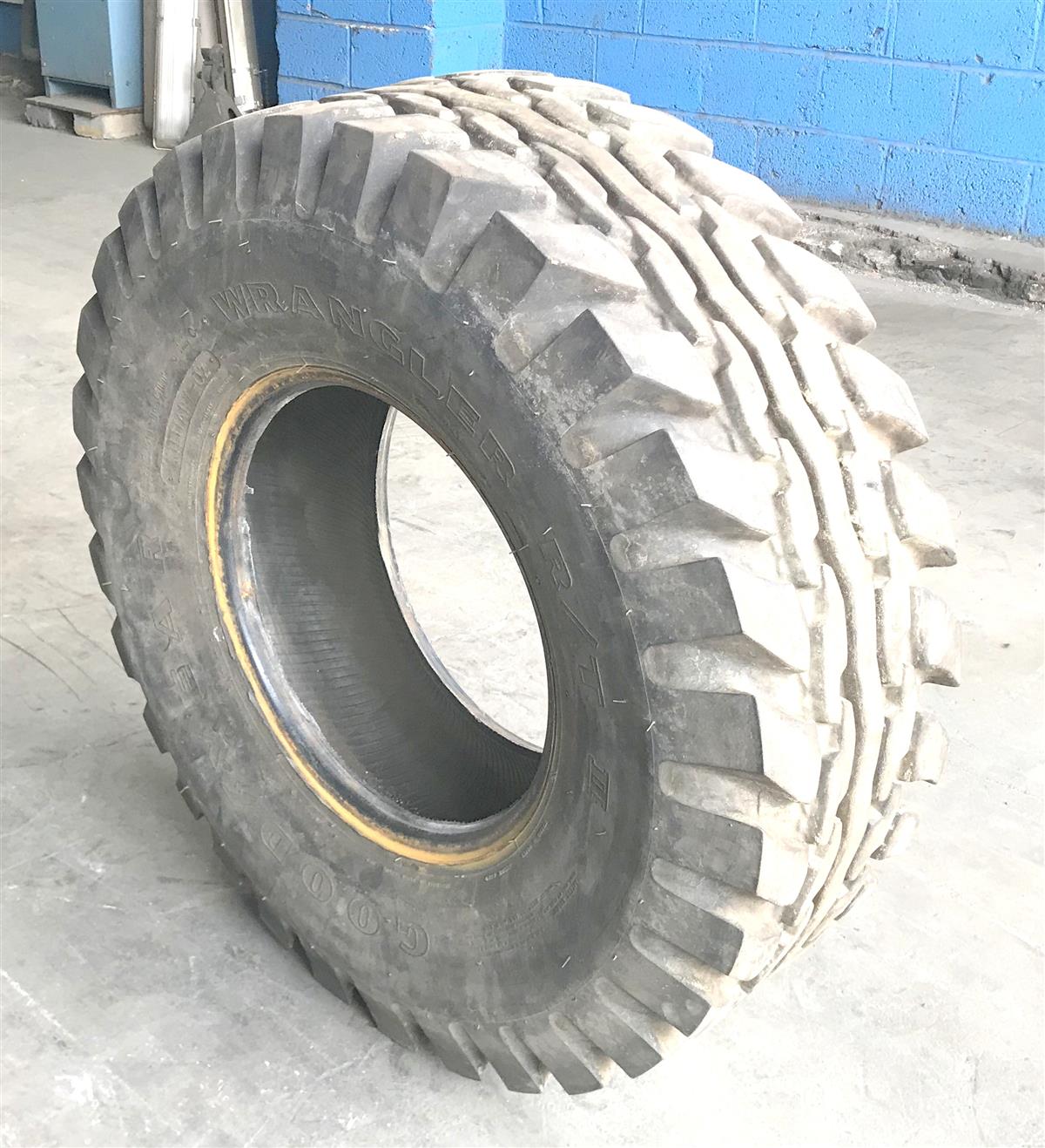 TI-379 | TI-379  Goodyear Wrangler RT II 16.5 36x12.5x16.5 (5 Tire Lot) (Used)  (4).JPG