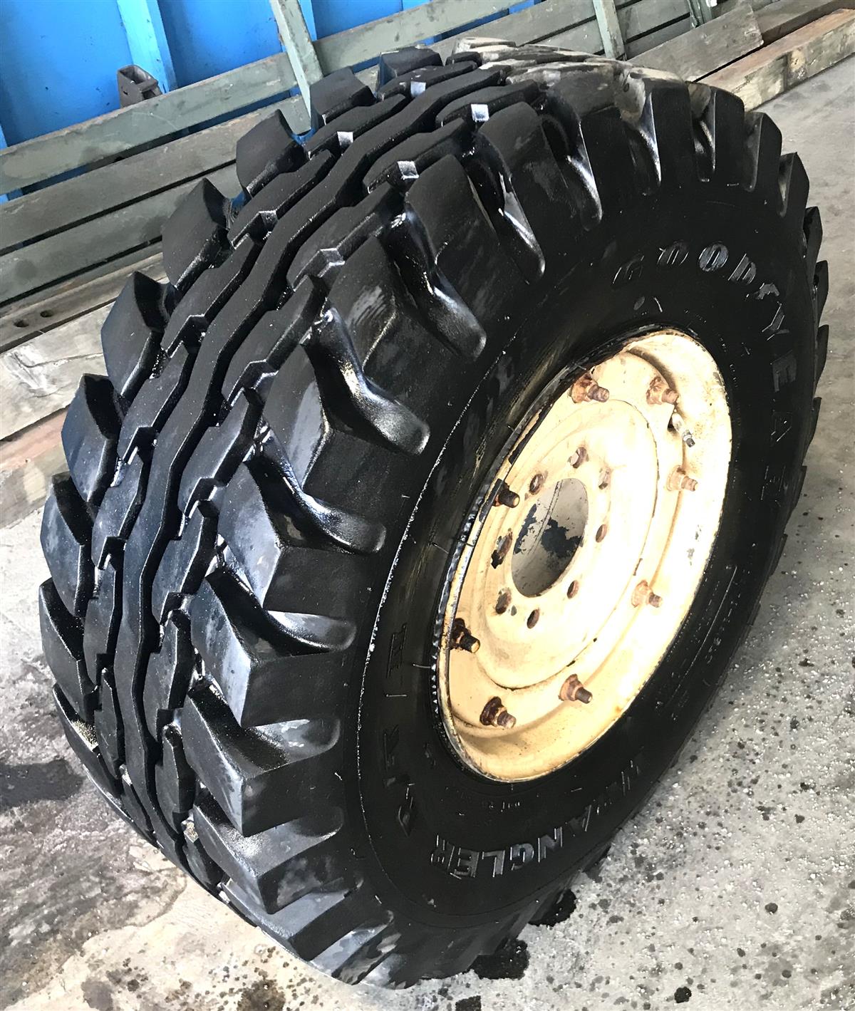 TI-380 | TI-380  Goodyear Wrangler RT II 16.5 36x12.5x16.5 With Run Flat Insert Mounted on Rim  (17).jpg