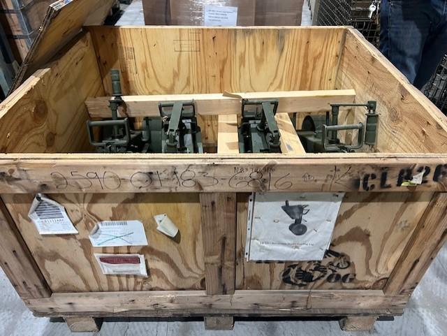 TR-231 | TR-231 Retractable Trailer Landing Leg with Wheel M105A2 M103A3 2.jpg