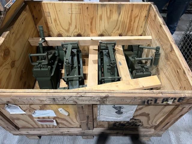 TR-231 | TR-231 Retractable Trailer Landing Leg with Wheel M105A2 M103A3 3.jpg