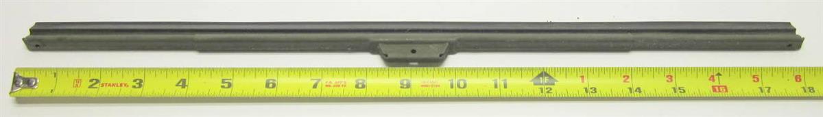 M9-6012 | Windshield Wiper 18 inch (3).JPG