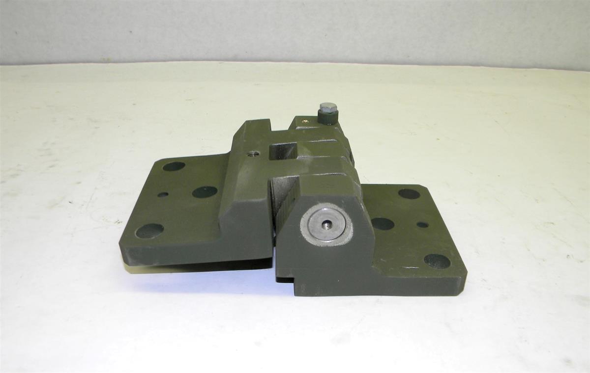 MRAP-158 | 2510-01-570-5760 Hinge Assembly with Grease Zerk for MRAP Caiman. NOS  (4).JPG
