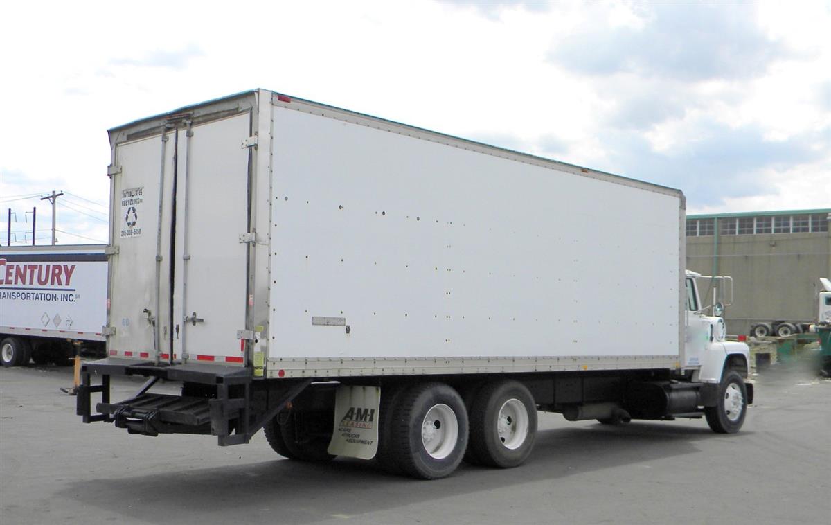 d88ac786-5261-44ea-bf22-26be2ff40c52-07162018-cropped-Ford%20L9000%2026%20Foot%20Box%20Truck%20(15)