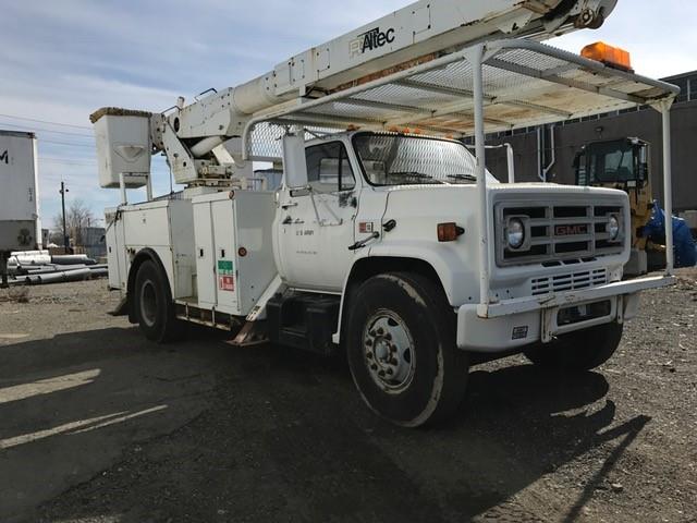 ec8bb6ee-6b53-4436-8388-472de7b59a99-01152018-cropped-Bucket%20Truck%20(18)
