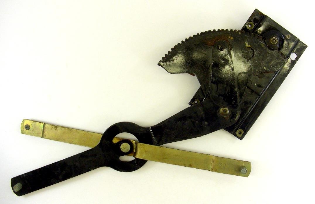 SP-1327 | 2540-00-741-0722 Regulator Door Window, Right (2).JPG