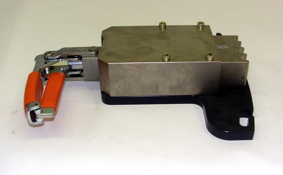 MRAP-140 | 5325-01-557-0290 Turret Hatch Latch (3).JPG