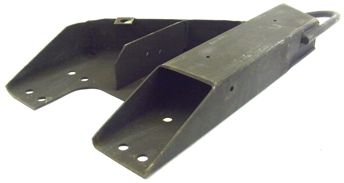 HM-486 | 5340-01-317-0147 RH front airlift bracket HMMWV (2).JPG