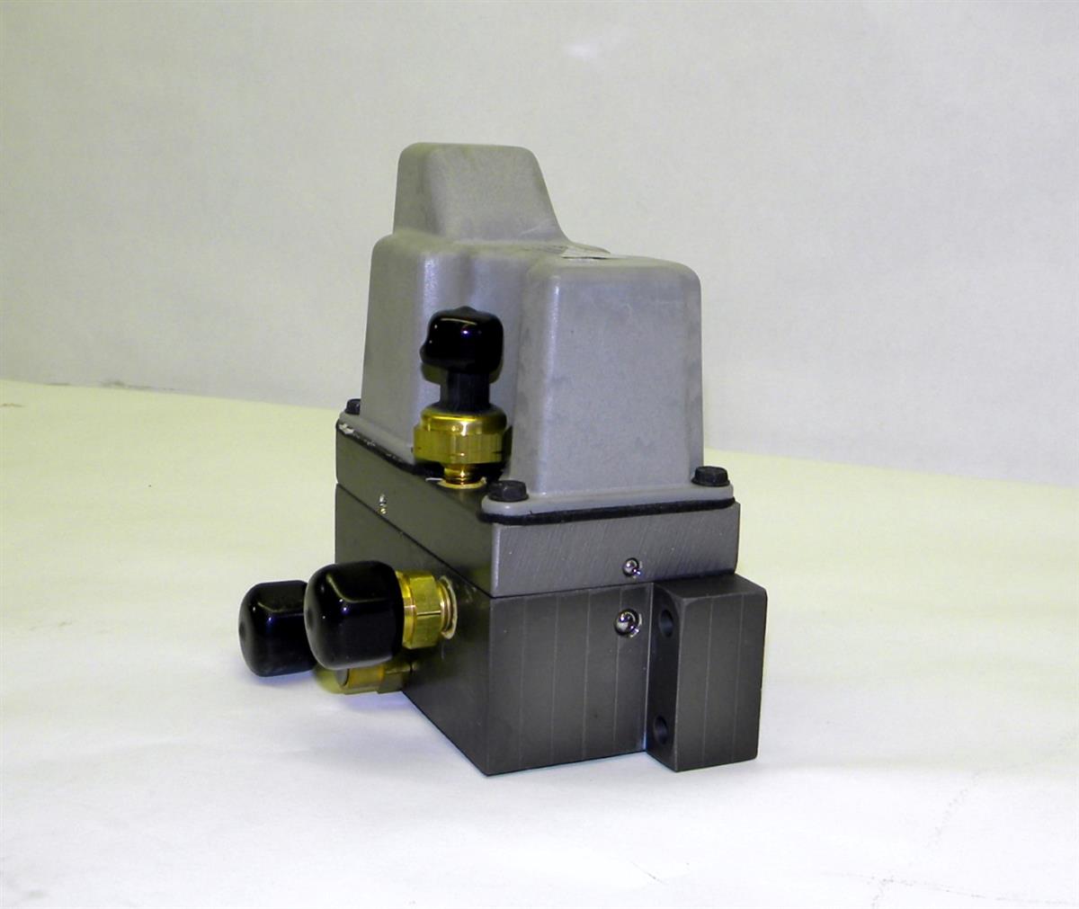 FM-188 | 4720-01-372-2769 CTIS Control Valve for M1078 LMTV 2 and a half ton. NOS  (4).JPG