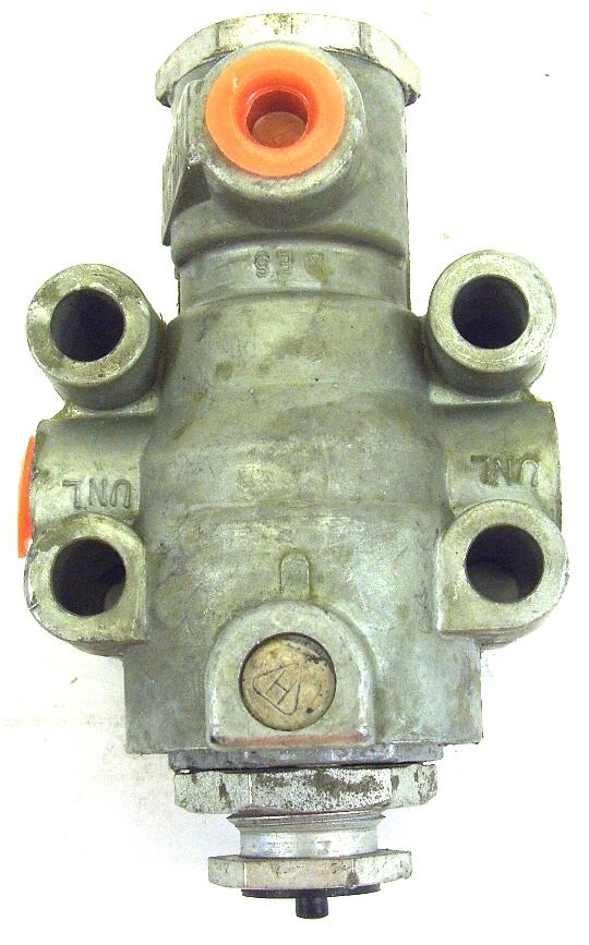 COM-3235 | 2530-00-854-4457 air brake governer (3).JPG