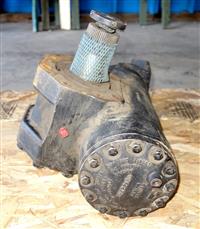 HEM-215 | 2530-01-340-1637 Front Power Steering Gearbox for M1070 HET NOS (7).JPG