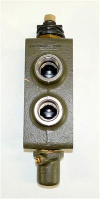 COM-5260 | 4810-00-117-0251 Dump Hydraulic Control Valve for M47 M59 M342 M342 M51 M817 Dump Trucks NOS (5).JPG
