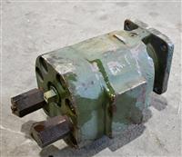 5T-693 | 5T-693 Hydraulic Motor 20,000 Lb. Garwood Crane Wrecker(13).JPG