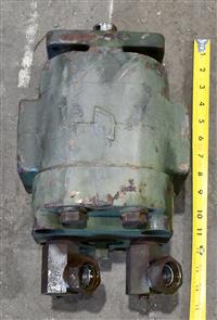 5T-693 | 5T-693 Hydraulic Motor 20,000 Lb. Garwood Crane Wrecker(16).JPG