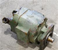 5T-693 | 5T-693 Hydraulic Motor 20,000 Lb. Garwood Crane Wrecker(3).JPG
