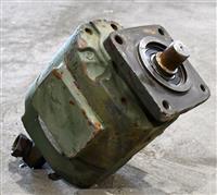 5T-693 | 5T-693 Hydraulic Motor 20,000 Lb. Garwood Crane Wrecker(8).JPG