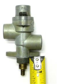 9M-1850 | 9M-1850 Trailer Air Supply Brake Valve Actuator Body M931 (7).JPG