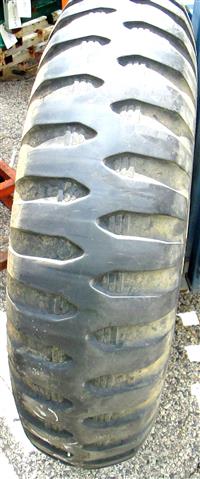 TI-1826 | TI-1826 Titan Hawk Military Tread NDT Bias Ply Tire 900-20 with Rim (8).JPG