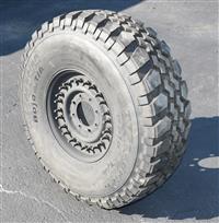 TI-1858 | TI-1858  BF Goodrich Baja TA 37X12.50R16.5LT Tire Mounted on 24 Bolt Rim 90% Tread HMMWV (13).JPG